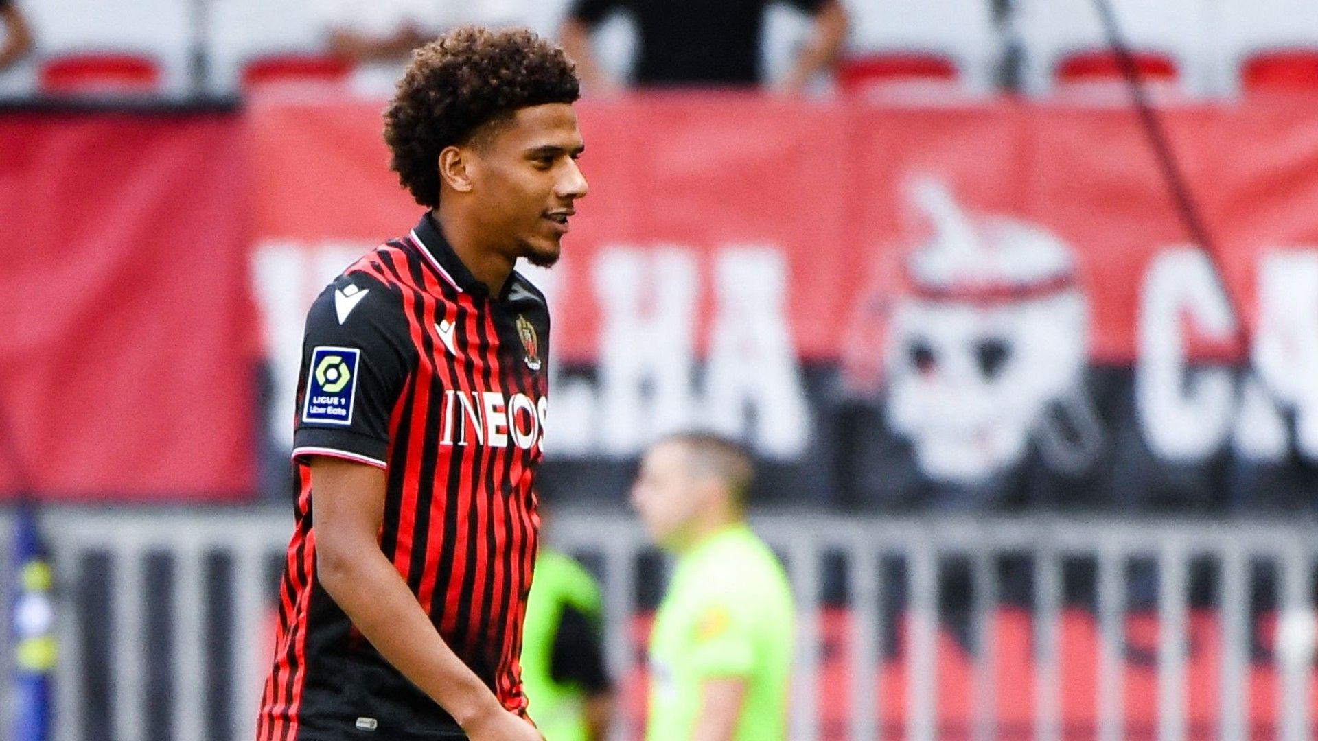 Захисник отримав червону картку вже на 9 секунді матчу – це рекорд: відео Захисник отримав червону картку вже на 9 секунді матчу – це рекорд: відео