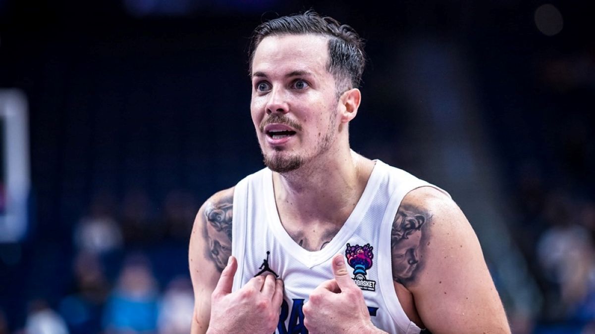 Погнался за кровавым рублем: баскетболист сборной Франции с обманом перешел в российский клуб Погнался за кровавым рублем: баскетболист сборной Франции с обманом перешел в российский клуб