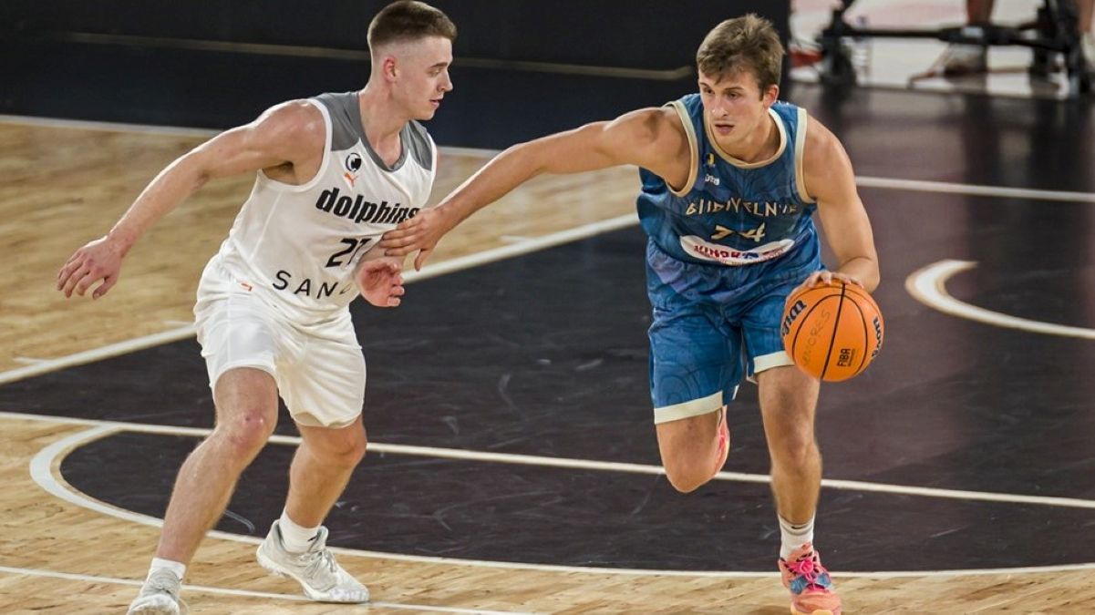 Будівельник з розгромної перемоги стартував у кваліфікації Ліги чемпіонів Будівельник з розгромної перемоги стартував у кваліфікації Ліги чемпіонів