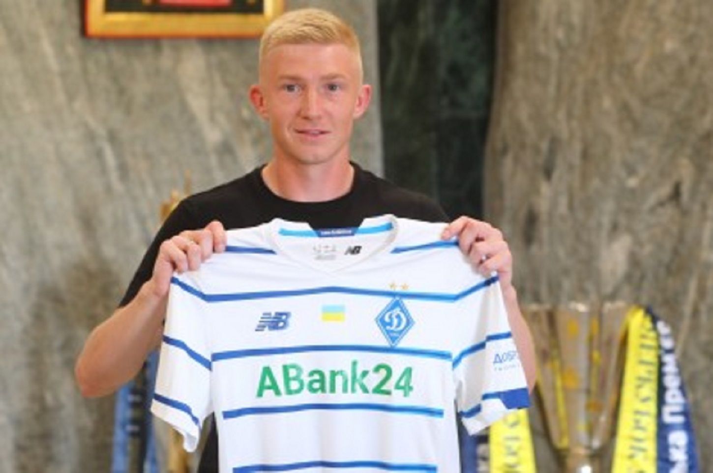 Владислав Кулач Владислав Кулач