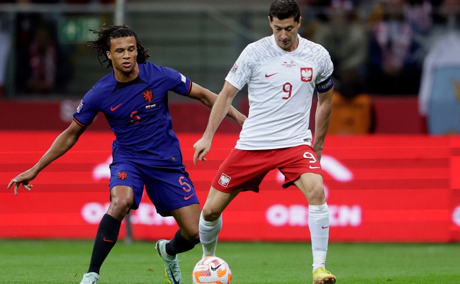 Левандовский не смог противодействовать голландцам Левандовский не смог противодействовать голландцам