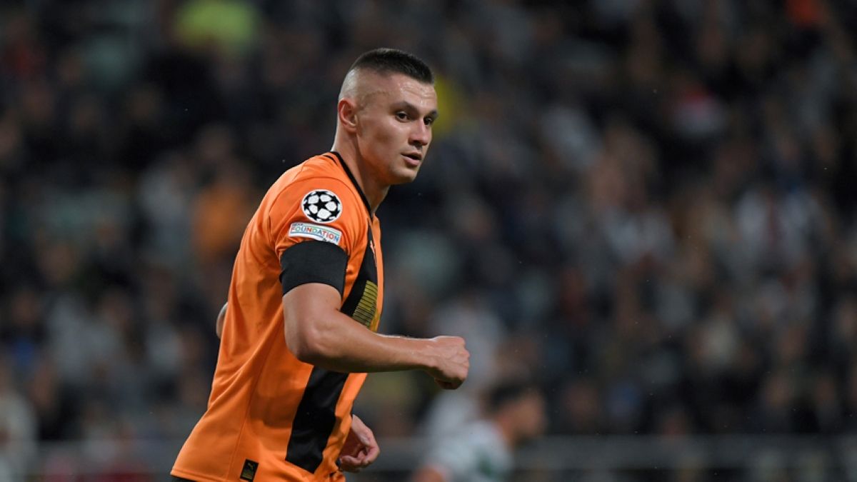 Українські клуби заробили на трансферах втричі більше, аніж витратили: але не все так однозначно Українські клуби заробили на трансферах втричі більше, аніж витратили: але не все так однозначно