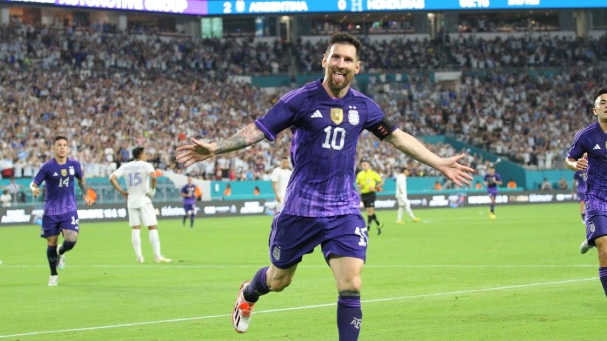 Месси оформил дубль за сборную Аргентины Месси оформил дубль за сборную Аргентины