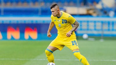 Україна забила другий гол Вірменії: відео ефектного фінту Циганкова та потужного удару Зубкова