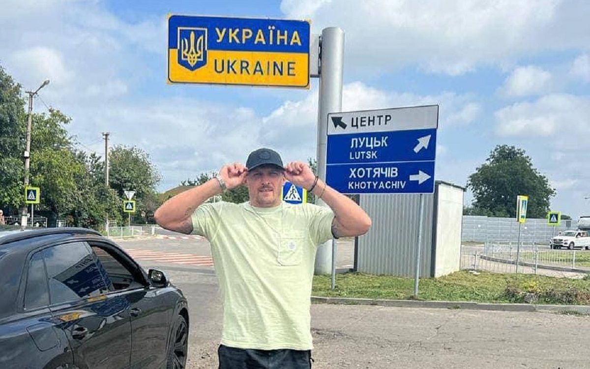 Усик на передовій – чим займається боксер після реваншу – 24 канал Спорт Усик на передовій – чим займається боксер після реваншу – 24 канал Спорт
