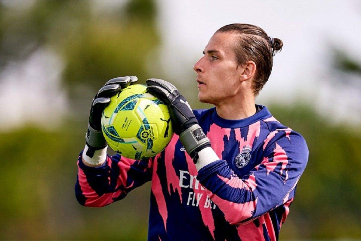 Лунин впервые в сезоне выйдет на матч Реала со стартовых минут - 24 канал Спорт Лунин впервые в сезоне выйдет на матч Реала со стартовых минут - 24 канал Спорт