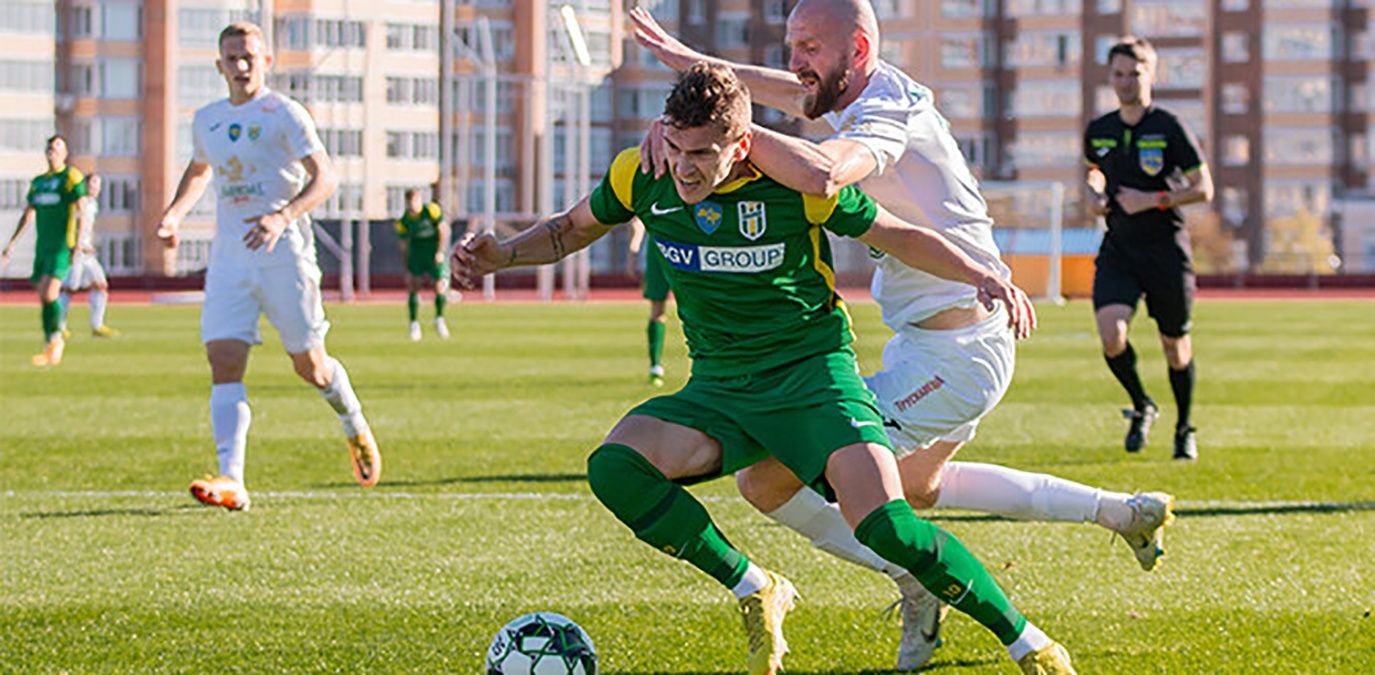 Матч Полісся – Карпати за лідерство в Першій лізі закінчився скандалом через арбітра Матч Полісся – Карпати за лідерство в Першій лізі закінчився скандалом через арбітра