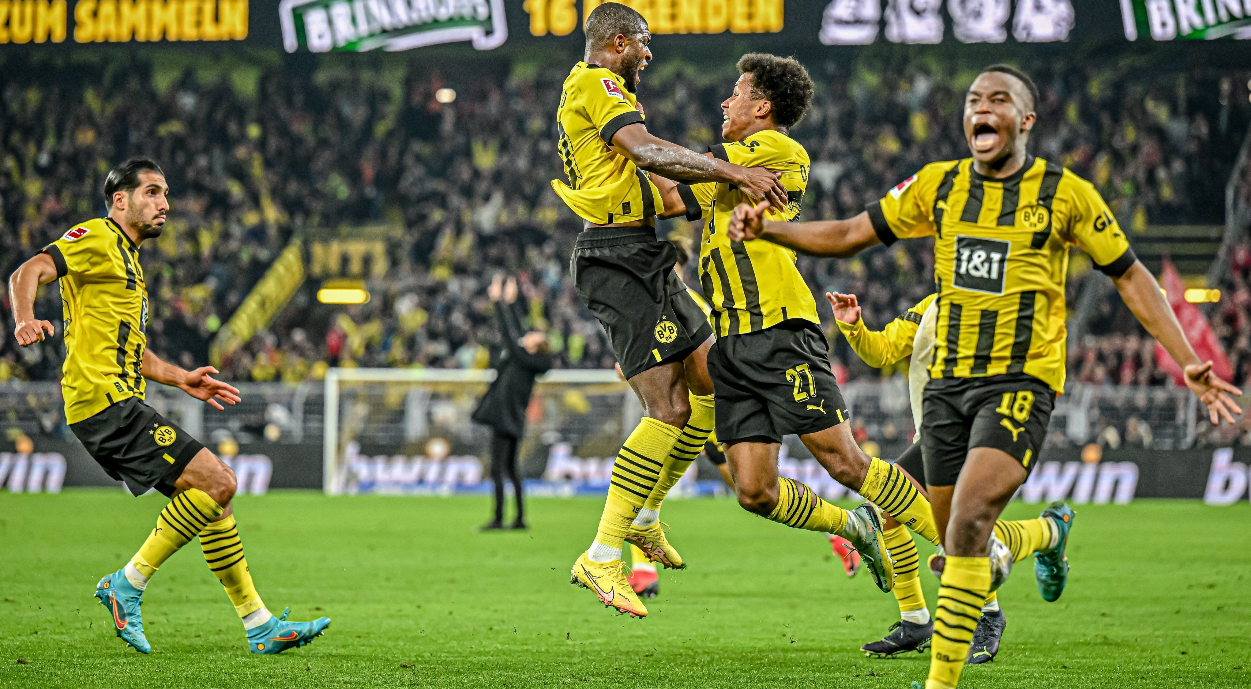 Боруссия Дортмунд вырвала ничью в матче с Баварией Боруссия Дортмунд вырвала ничью в матче с Баварией