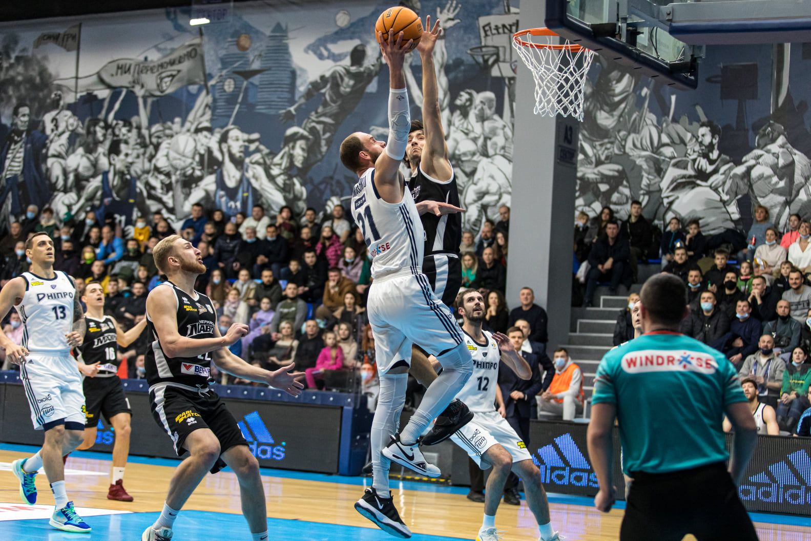 Лише 8 клубів та матчі в "бабблах": що відомо про новий сезон чемпіонату України з баскетболу Лише 8 клубів та матчі в "бабблах": що відомо про новий сезон чемпіонату України з баскетболу