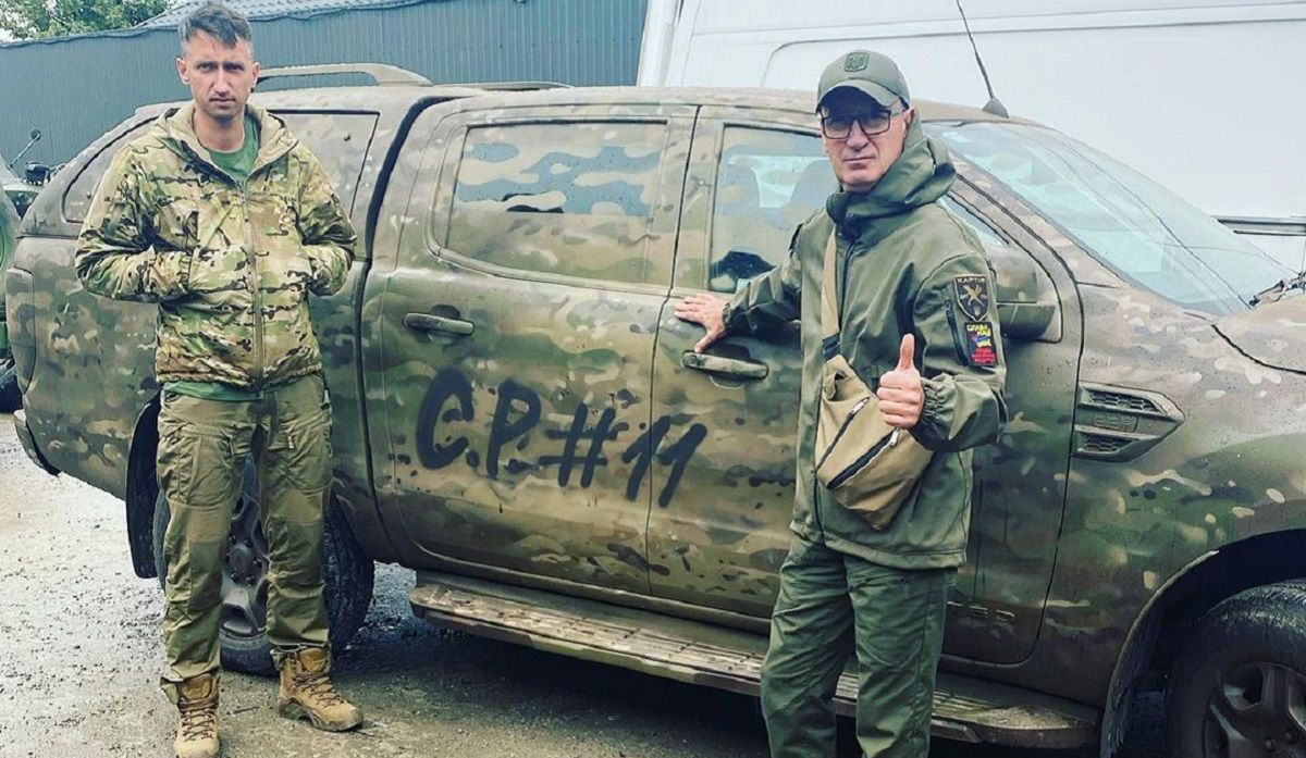 Ребров передав ще один автомобіль для ЗСУ – фото Стаховського Ребров передав ще один автомобіль для ЗСУ – фото Стаховського