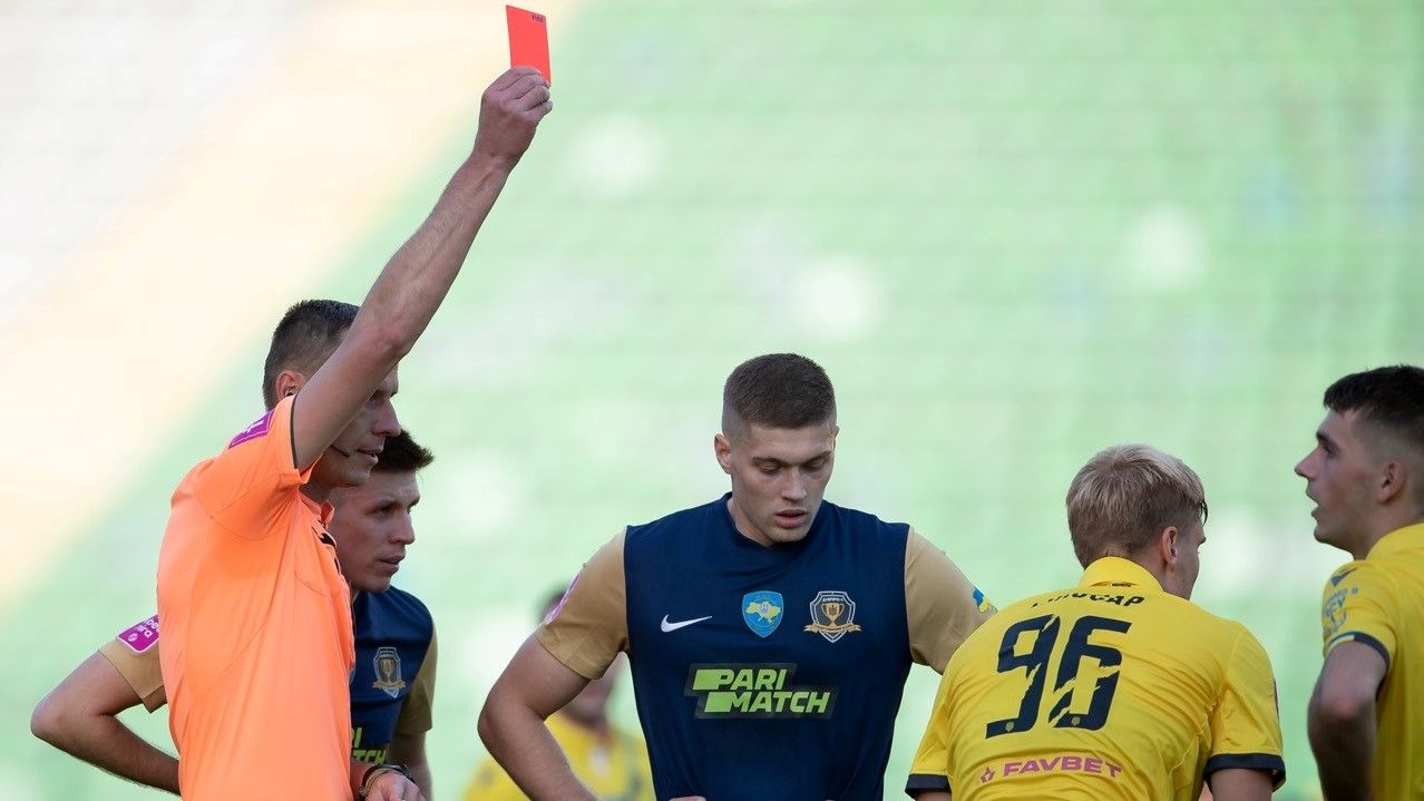 Рух роздмухує скандал навколо арбітра після поразки у матчі проти Дніпро-1: йому відповіли в УАФ Рух роздмухує скандал навколо арбітра після поразки у матчі проти Дніпро-1: йому відповіли в УАФ