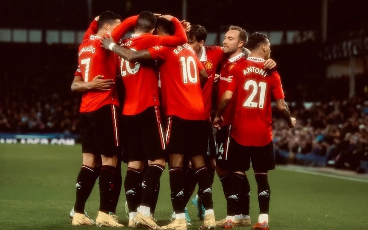 Манчестер Юнайтед є фаворитом матчу з Тоттенхемом Манчестер Юнайтед є фаворитом матчу з Тоттенхемом