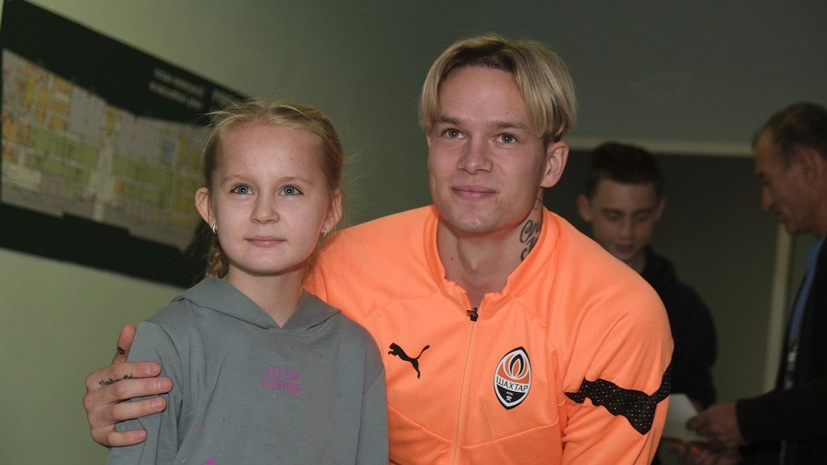 Лига чемпионов-2022/2023 – украинские дети выведут игроков в матче Селтик – Шахтер Лига чемпионов-2022/2023 – украинские дети выведут игроков в матче Селтик – Шахтер