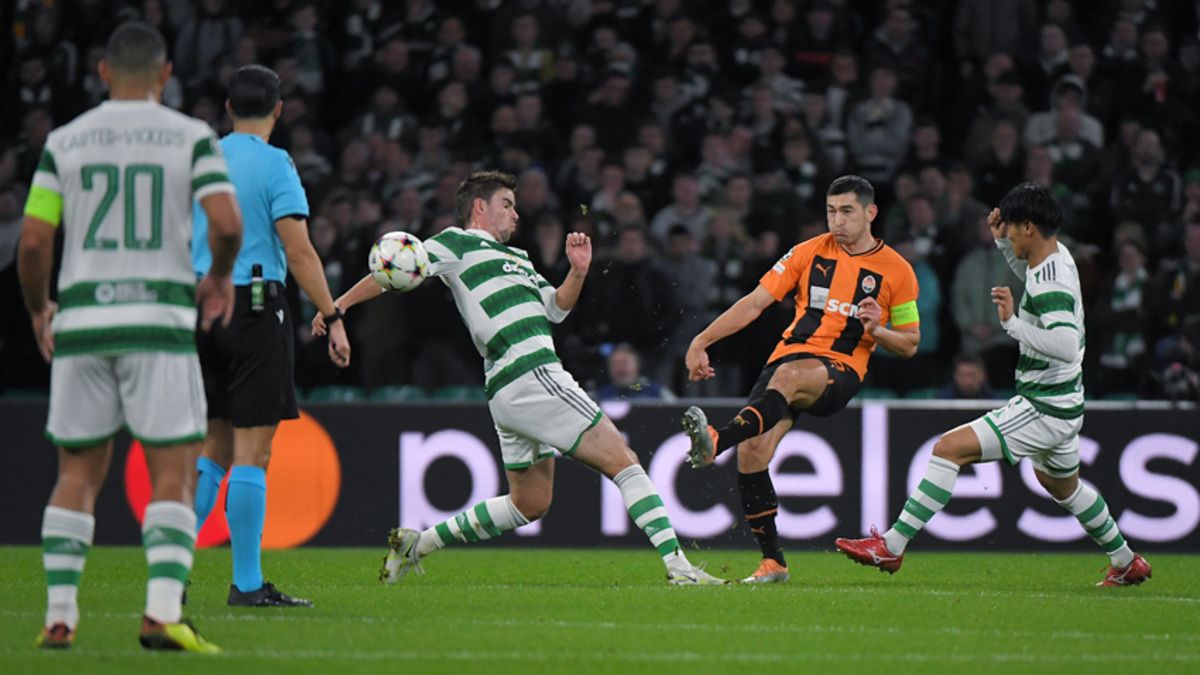 Степаненко під час матчу з Селтіком Степаненко під час матчу з Селтіком