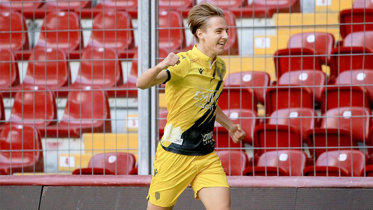 Автор першого голу Андрій Столярчук Автор першого голу Андрій Столярчук