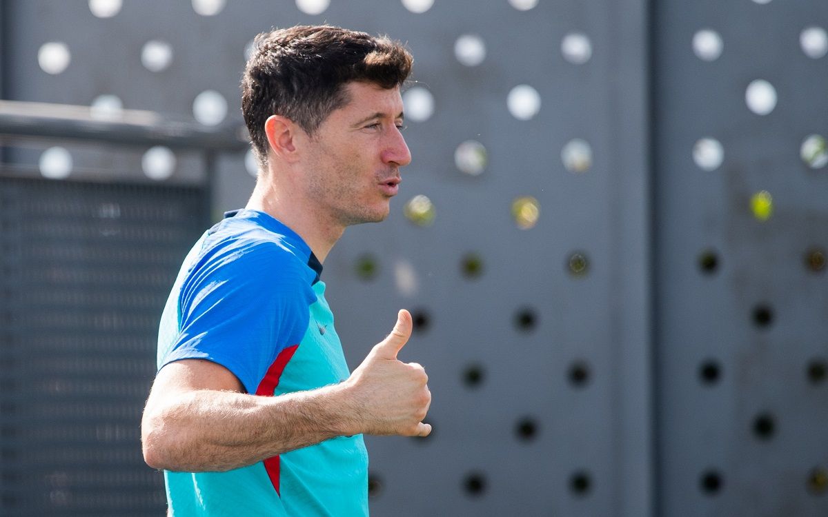 Левандовський розповів про цінність для нього Золотого м'яча після переходу у Барселону Левандовський розповів про цінність для нього Золотого м'яча після переходу у Барселону