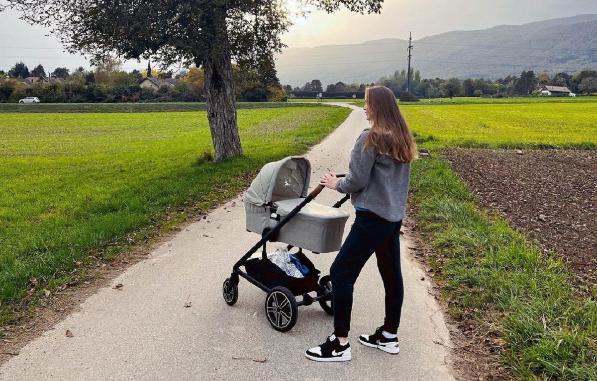 Еліна Світоліна показала у відео новонароджену доньку Скай Еліна Світоліна показала у відео новонароджену доньку Скай