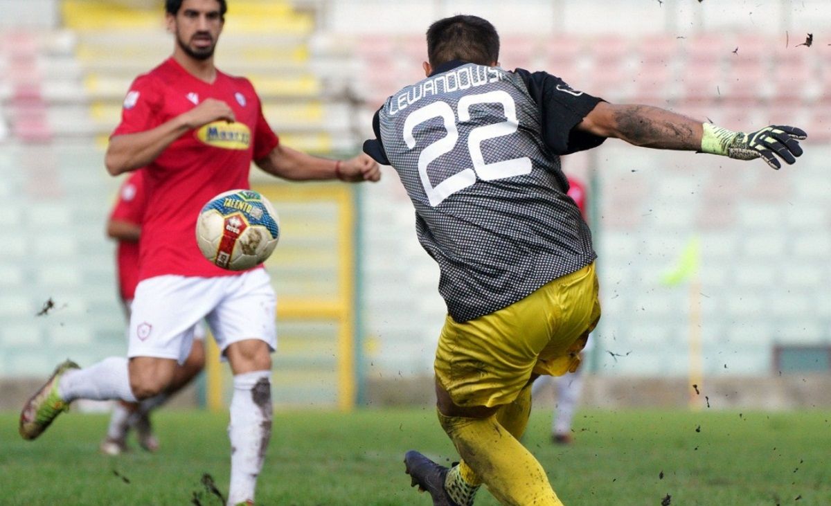 Мессина – Монтерроси – гол вратаря Левандовски в Серии С – видео Мессина – Монтерроси – гол вратаря Левандовски в Серии С – видео