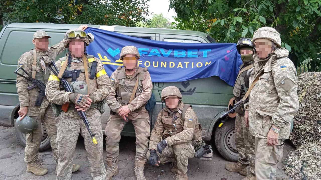Favbet Foundation разом із партнерами передав ЗСУ п’ять авто і комплекти зимової амуніції Favbet Foundation разом із партнерами передав ЗСУ п’ять авто і комплекти зимової амуніції
