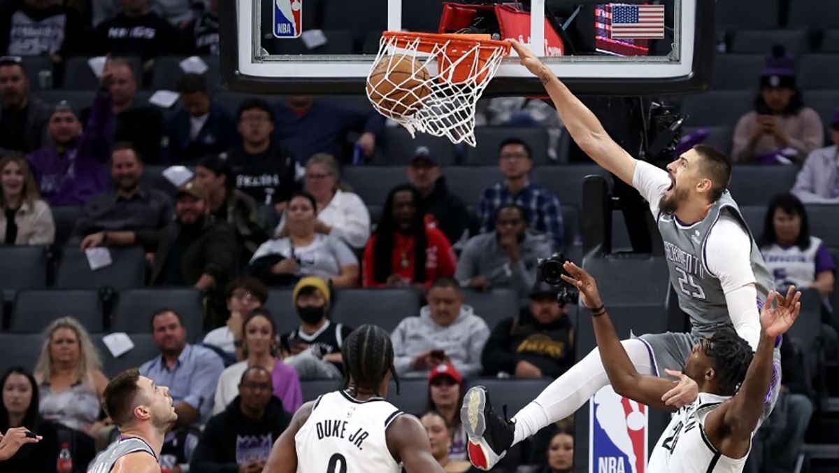 Дали "мусорное время": Лень впервые за две недели сыграл матч в НБА Дали "мусорное время": Лень впервые за две недели сыграл матч в НБА