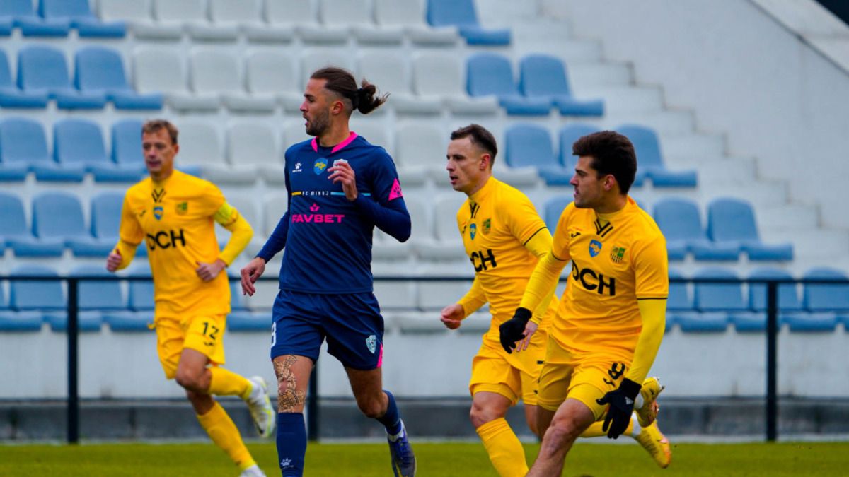 Максим Прядун (праворуч) знову залишив поле без голу Максим Прядун (праворуч) знову залишив поле без голу