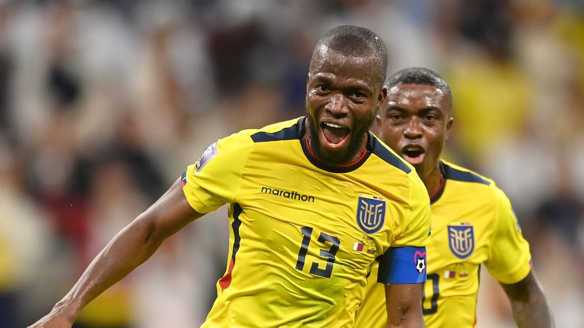 Эннер Валенсия радуется второму голу на ЧМ-2022 Эннер Валенсия радуется второму голу на ЧМ-2022