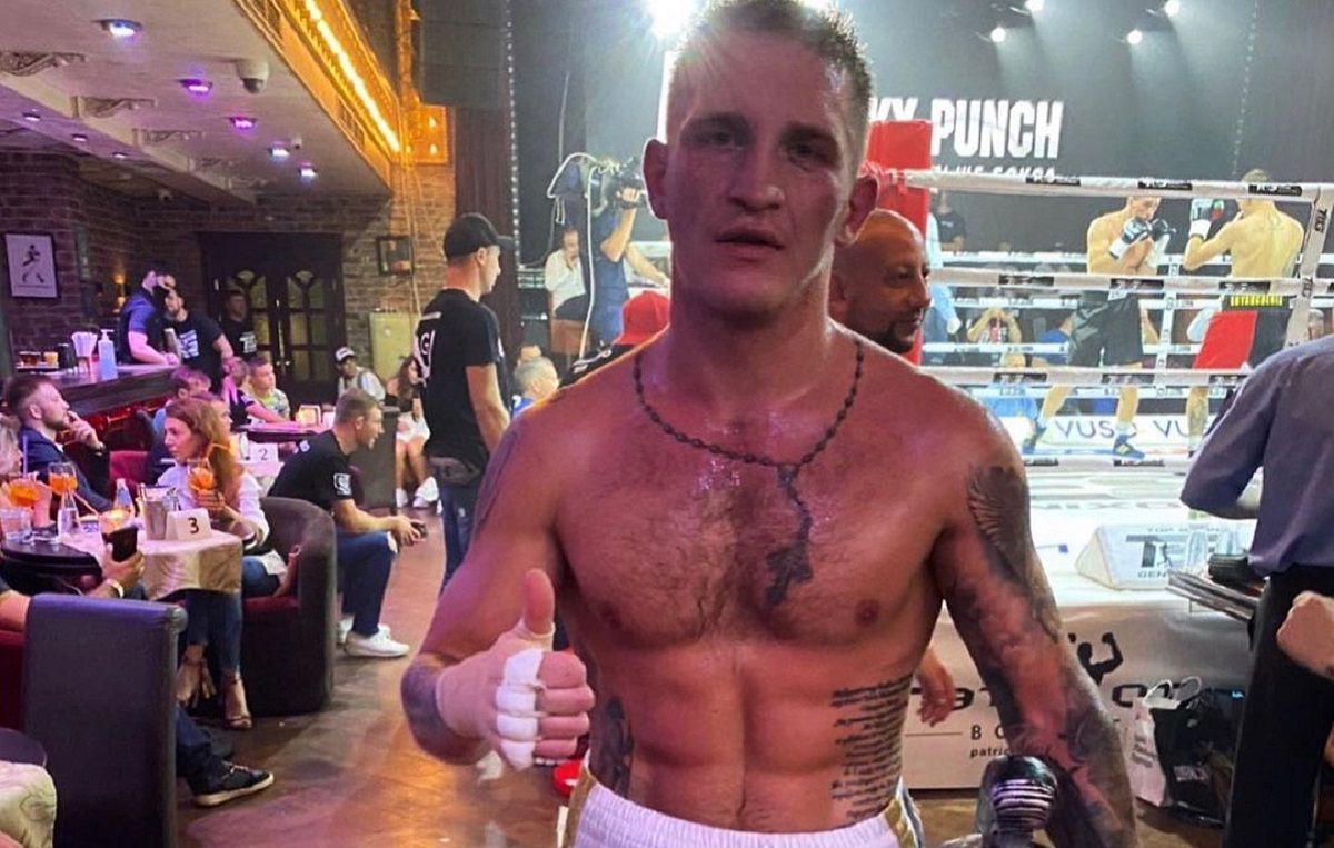 Боєць Бовар Ханаков переміг у США та виклав медаль на аукціон – відео Боєць Бовар Ханаков переміг у США та виклав медаль на аукціон – відео