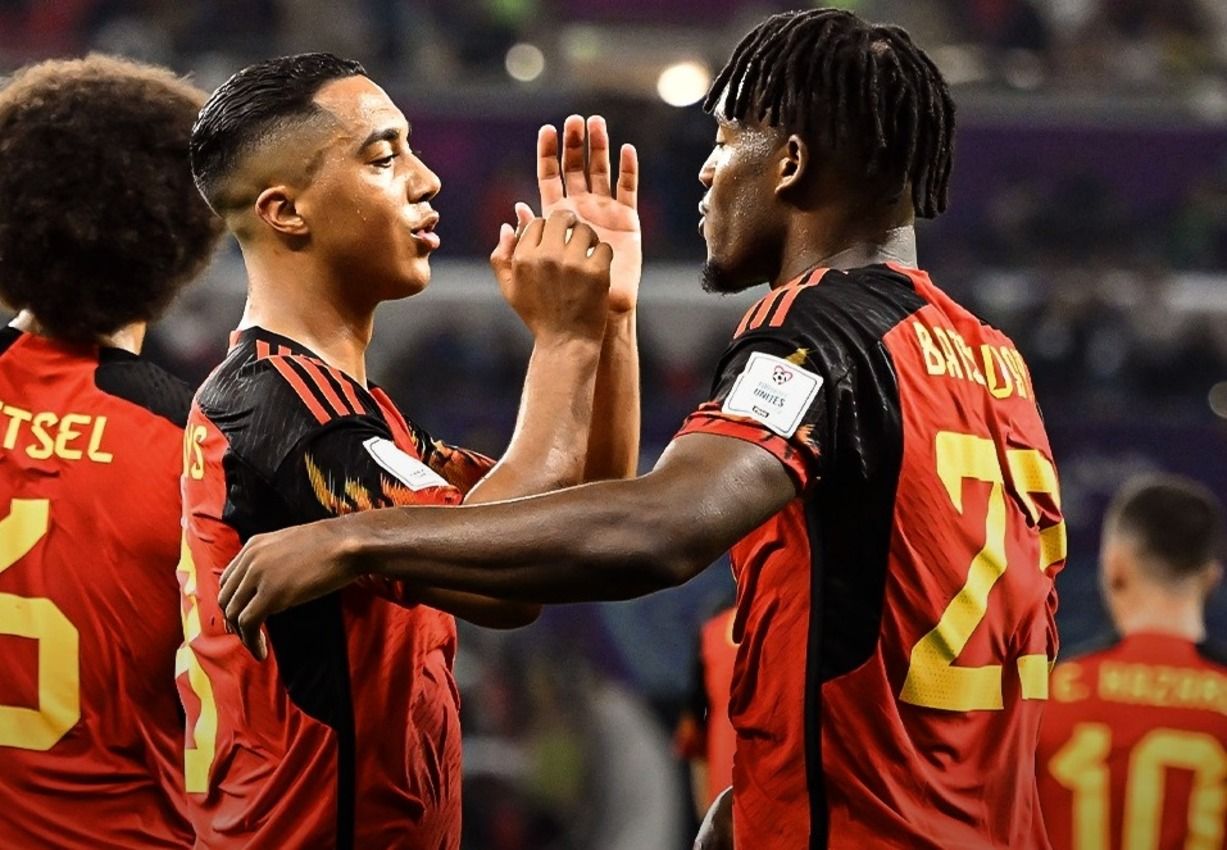 Міші Батшуаї (праворуч) відкрив рахунок у матчі з Канадою Міші Батшуаї (праворуч) відкрив рахунок у матчі з Канадою