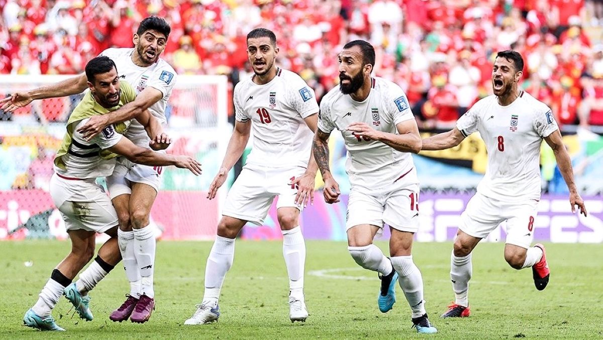 Иран вырвал победу над Уэльсом, забив на 90+9 и 90+11 минутах в матче с удалением вратаря - 24 канал