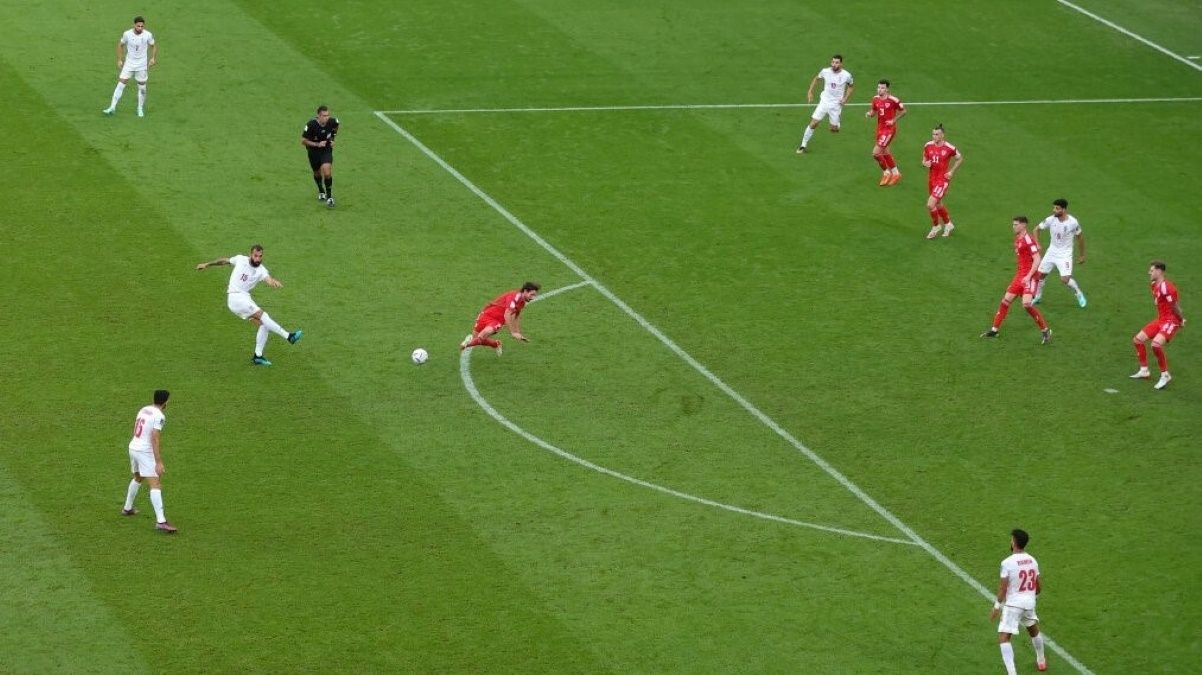 Гравець збірної Ірану увійшов в історію чемпіонатів світу завдяки голу у ворота Уельсу: відео Гравець збірної Ірану увійшов в історію чемпіонатів світу завдяки голу у ворота Уельсу: відео