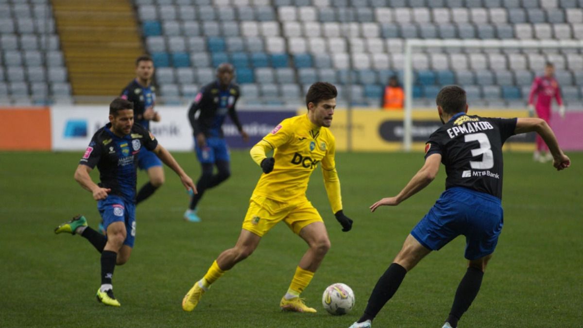 Максим Прядун (Металлист) в матче против Черноморца Максим Прядун (Металлист) в матче против Черноморца