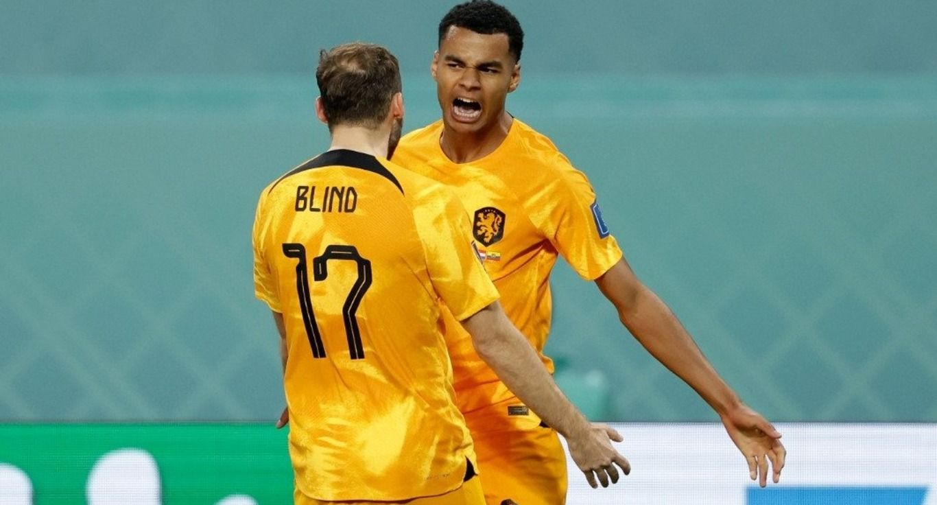 Коди Гакпо (справа) забил Эквадору Коди Гакпо (справа) забил Эквадору