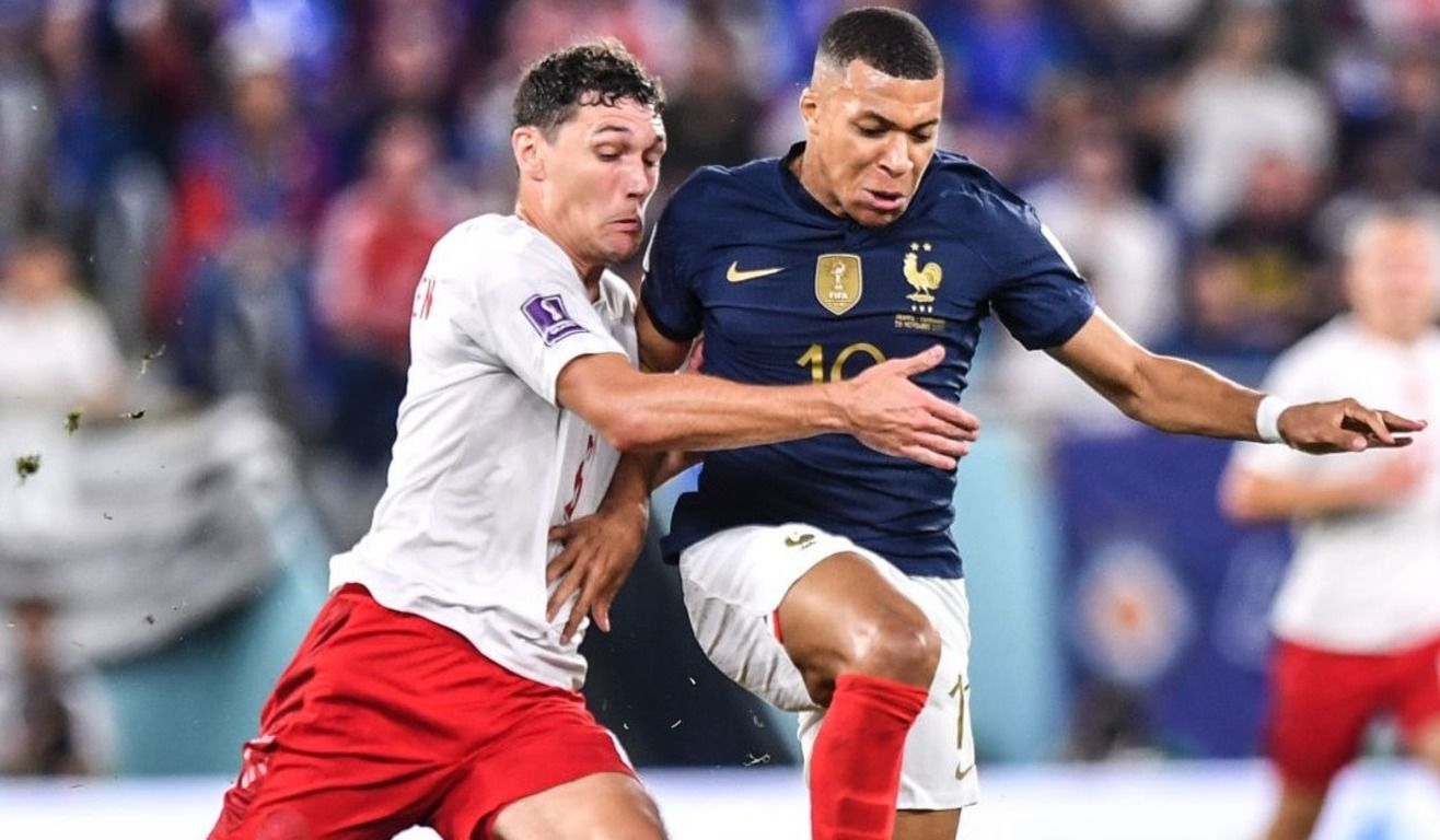 Кіліан Мбаппе (праворуч) забив данцям Кіліан Мбаппе (праворуч) забив данцям