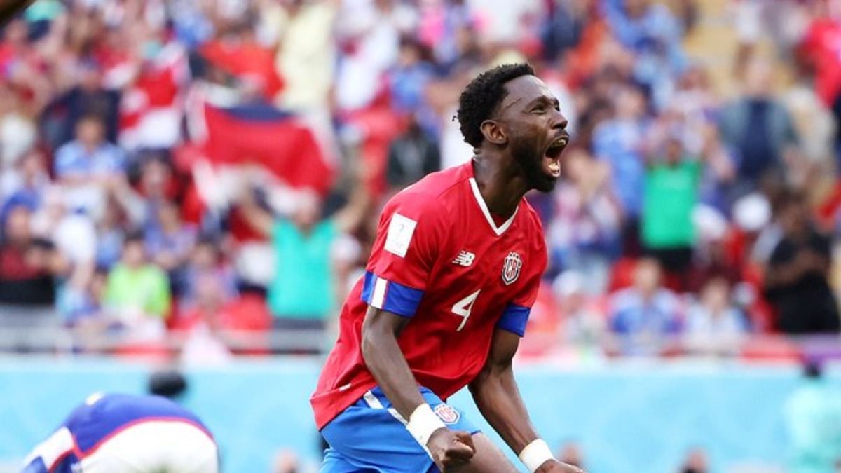 Кейшер Фуллер празднует гол в ворота Японии Кейшер Фуллер празднует гол в ворота Японии