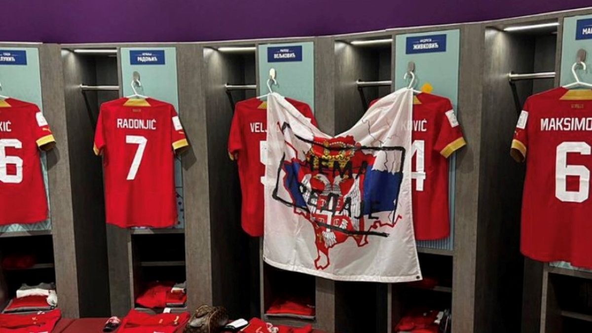 Баннер в раздевалке сборной Сербии