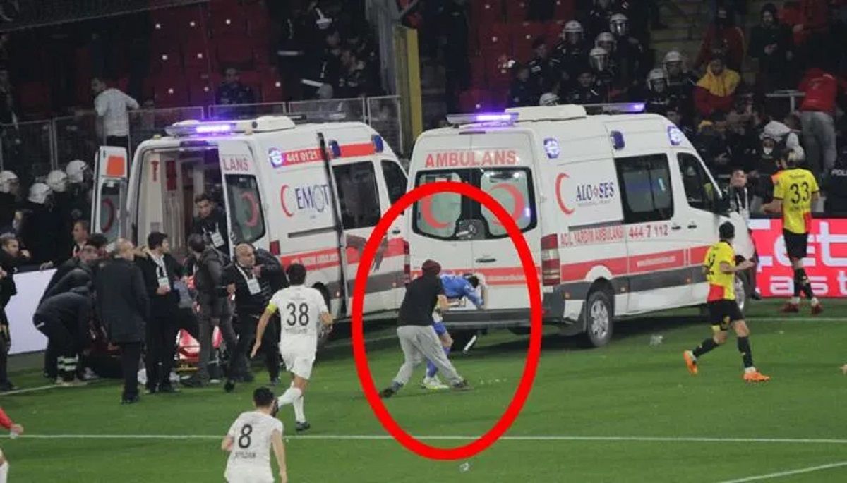 Алтай – Газтепе – фанат избил голкипера и сорвал матч – видео Алтай – Газтепе – фанат избил голкипера и сорвал матч – видео