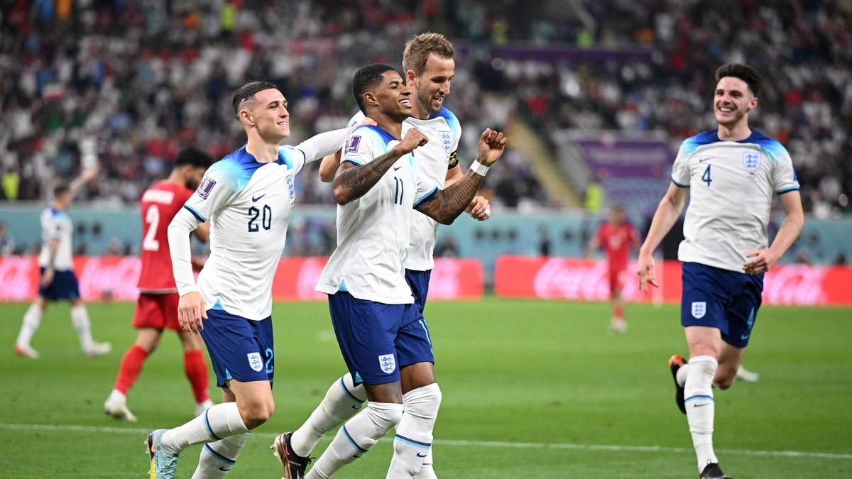 Футболисты сборной Англии одной ногой уже в 1/8 финала Футболисты сборной Англии одной ногой уже в 1/8 финала