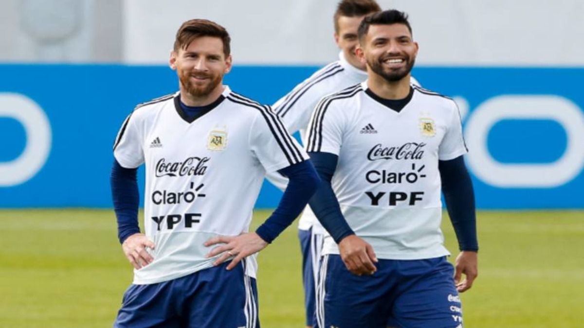 Агуеро й Фабрегас заступились за Мессі – історія з футболкою Мексики - 24 канал Спорт Агуеро й Фабрегас заступились за Мессі – історія з футболкою Мексики - 24 канал Спорт