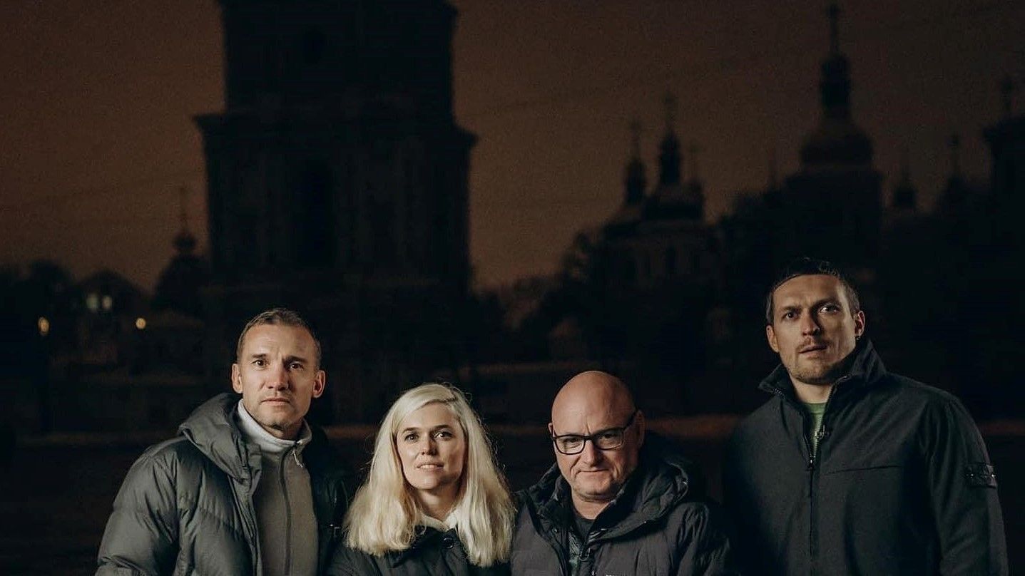 Шевченко та Усик знялися у відеоролику у вечірньому неосвітленому Києві з благородною метою Шевченко та Усик знялися у відеоролику у вечірньому неосвітленому Києві з благородною метою