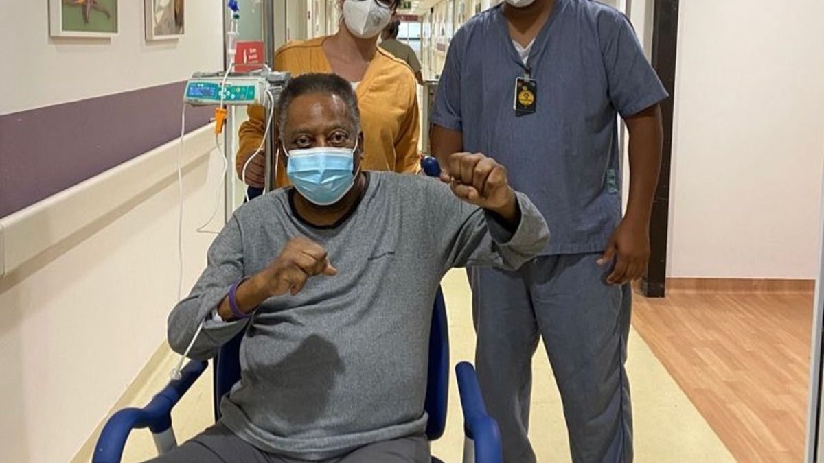 Пеле снова попал в больницу Пеле снова попал в больницу