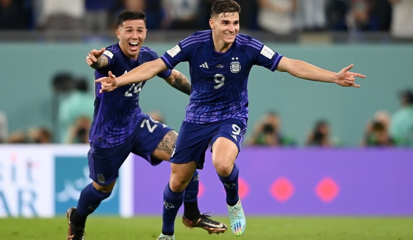 Хуліан Альварес забив другий гол полякам Хуліан Альварес забив другий гол полякам