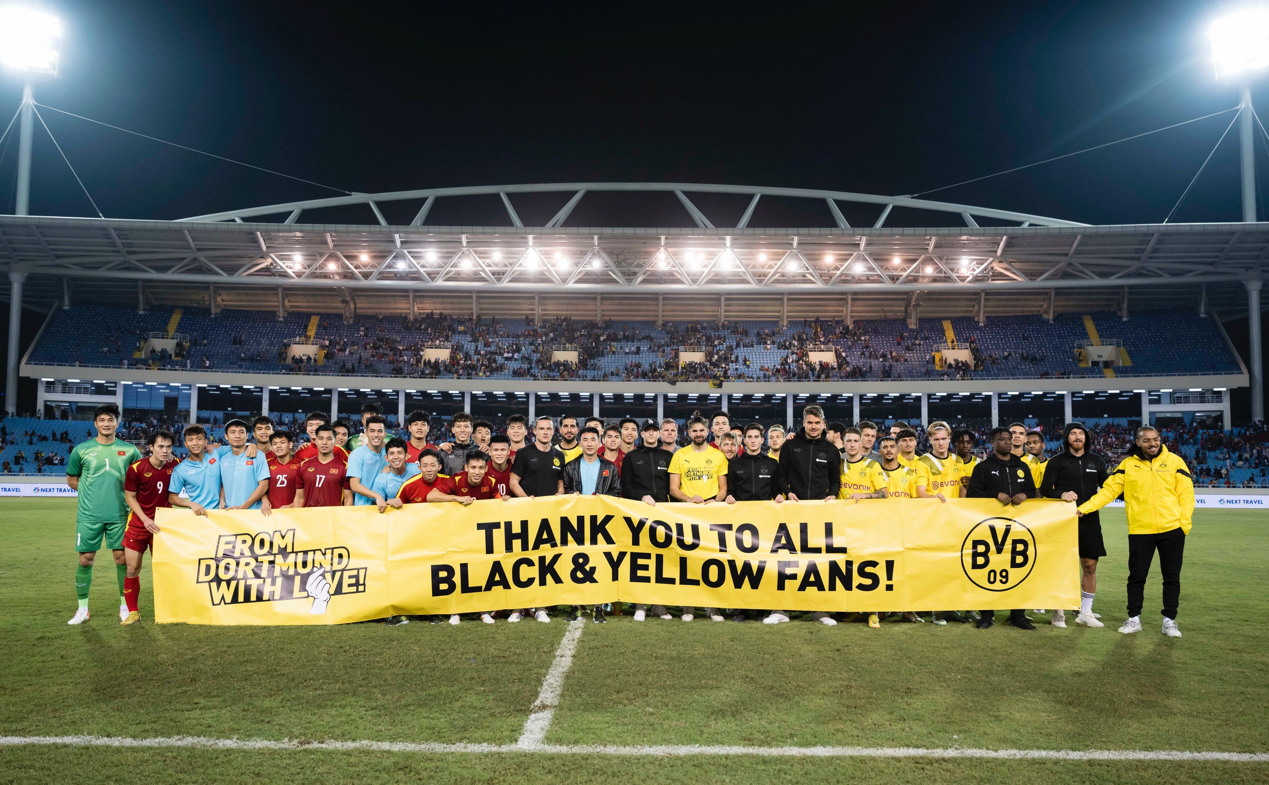 Сборная Вьетнама – Боруссия Д – в товарищеском матче сломались ворота – видео Сборная Вьетнама – Боруссия Д – в товарищеском матче сломались ворота – видео