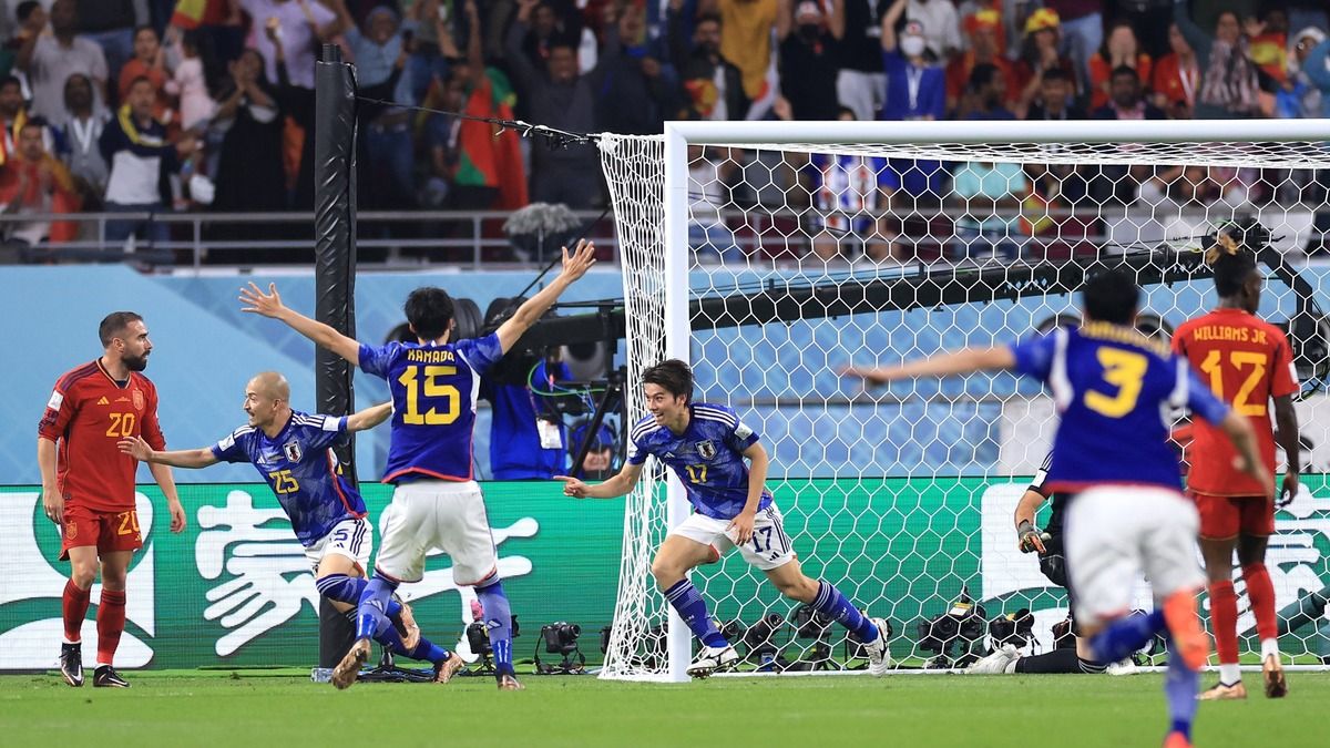 Японці святкують перемогу в матчі проти Іспанії
