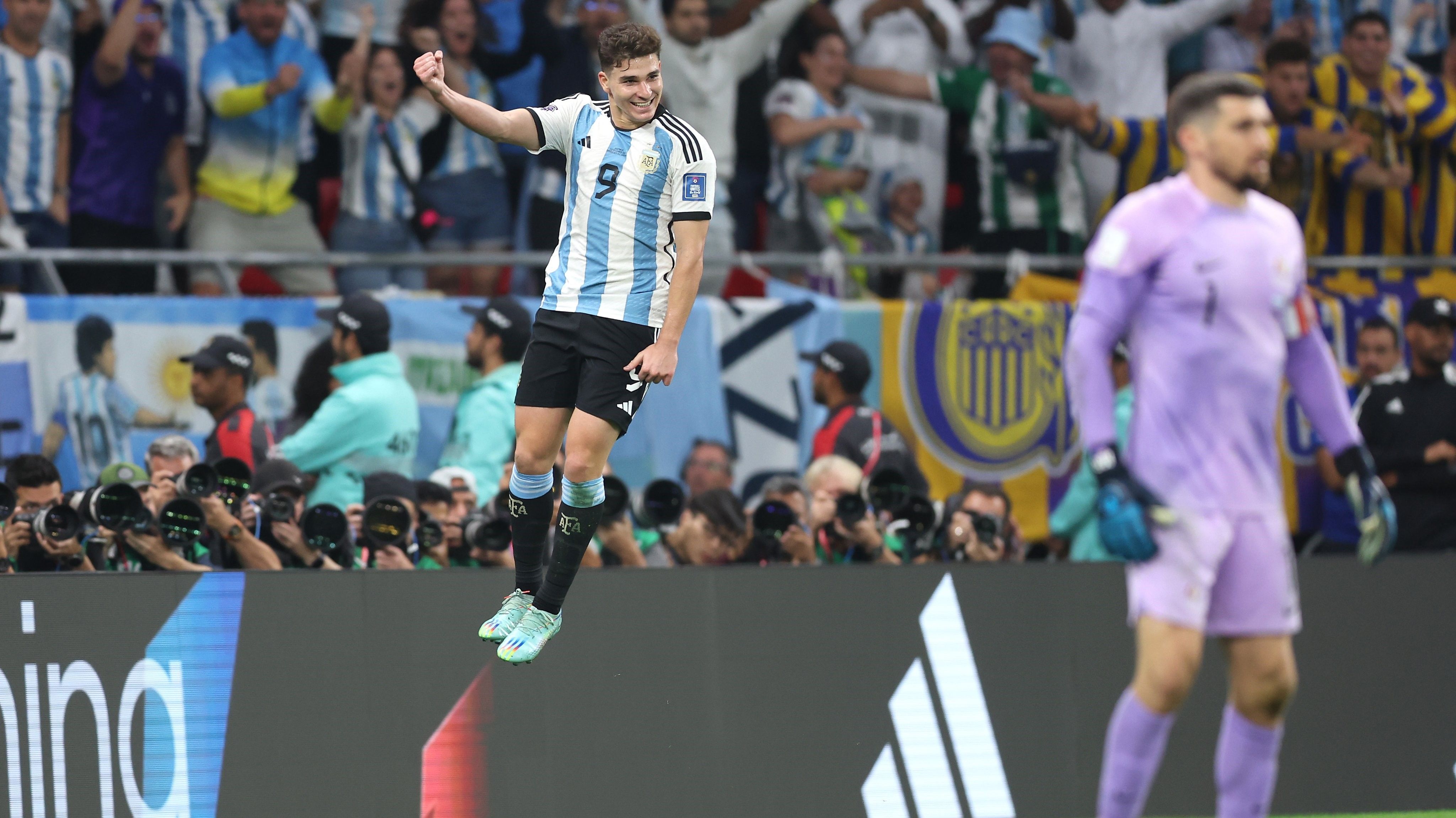 Хулиан Альварес Хулиан Альварес