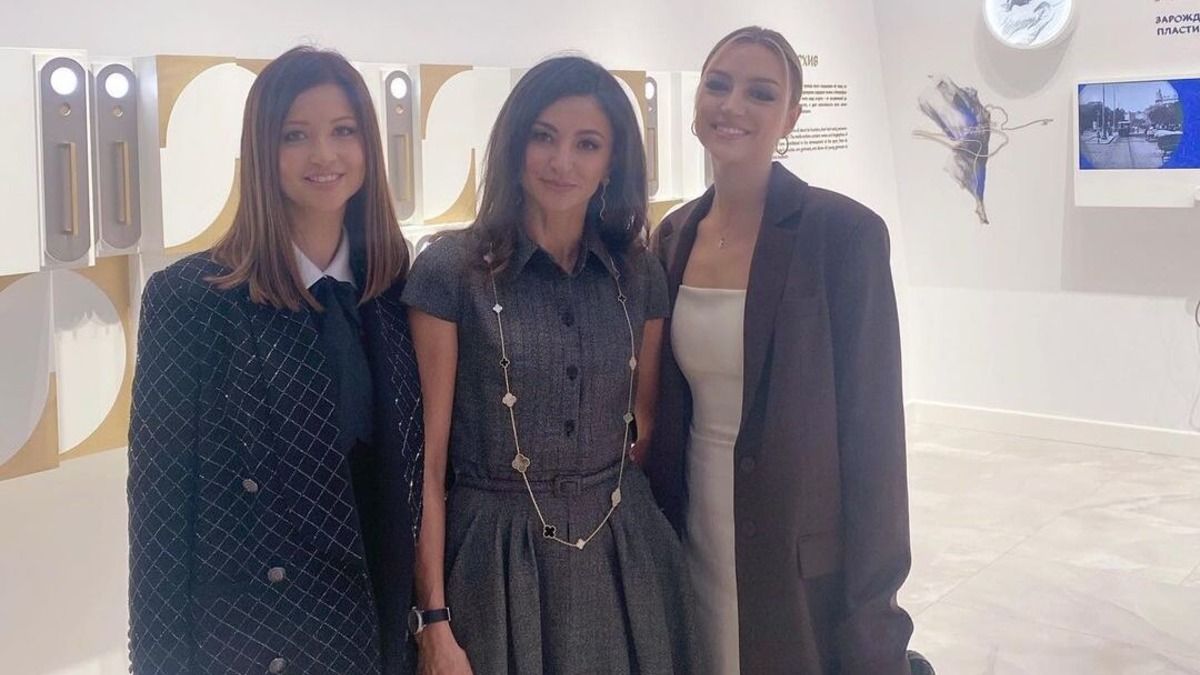 Олександра Тимошенко (в центрі) в компанії російських гімнасток Олександра Тимошенко (в центрі) в компанії російських гімнасток