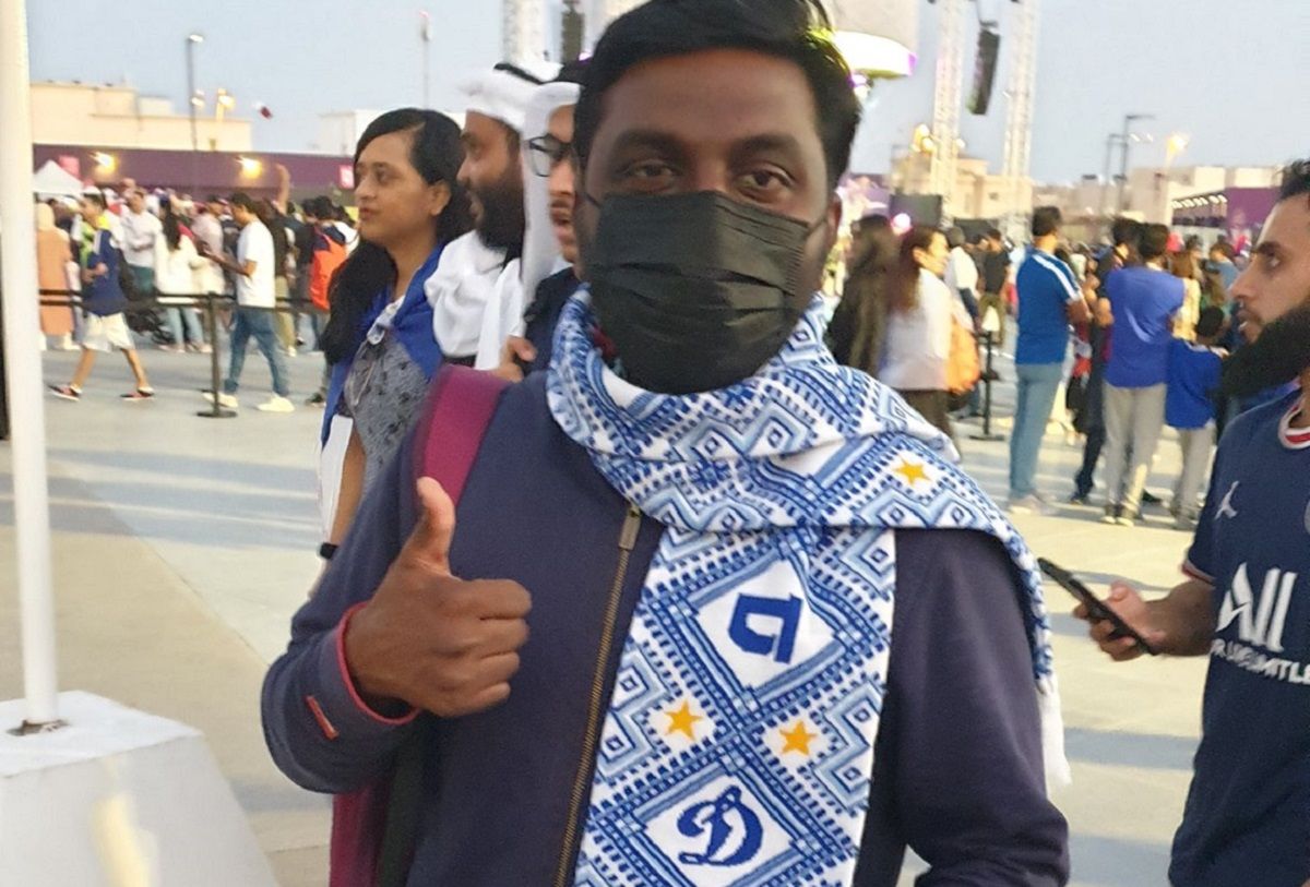 Фанат із Індії з атрибутикою Динамо Київ на ЧС-2022 у Катарі – фото