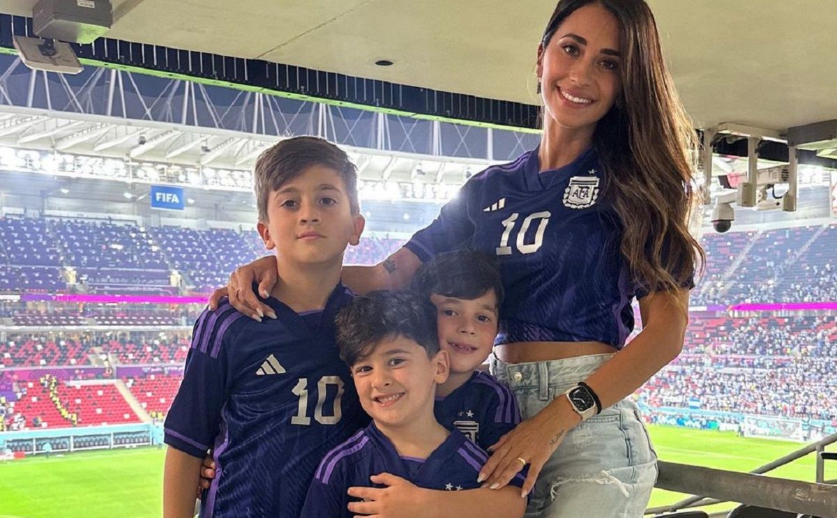 Син Мессі кинув жуйку у фанатів Аргентини на матчі 1/8 фіналу ЧС-2022 – відео Син Мессі кинув жуйку у фанатів Аргентини на матчі 1/8 фіналу ЧС-2022 – відео