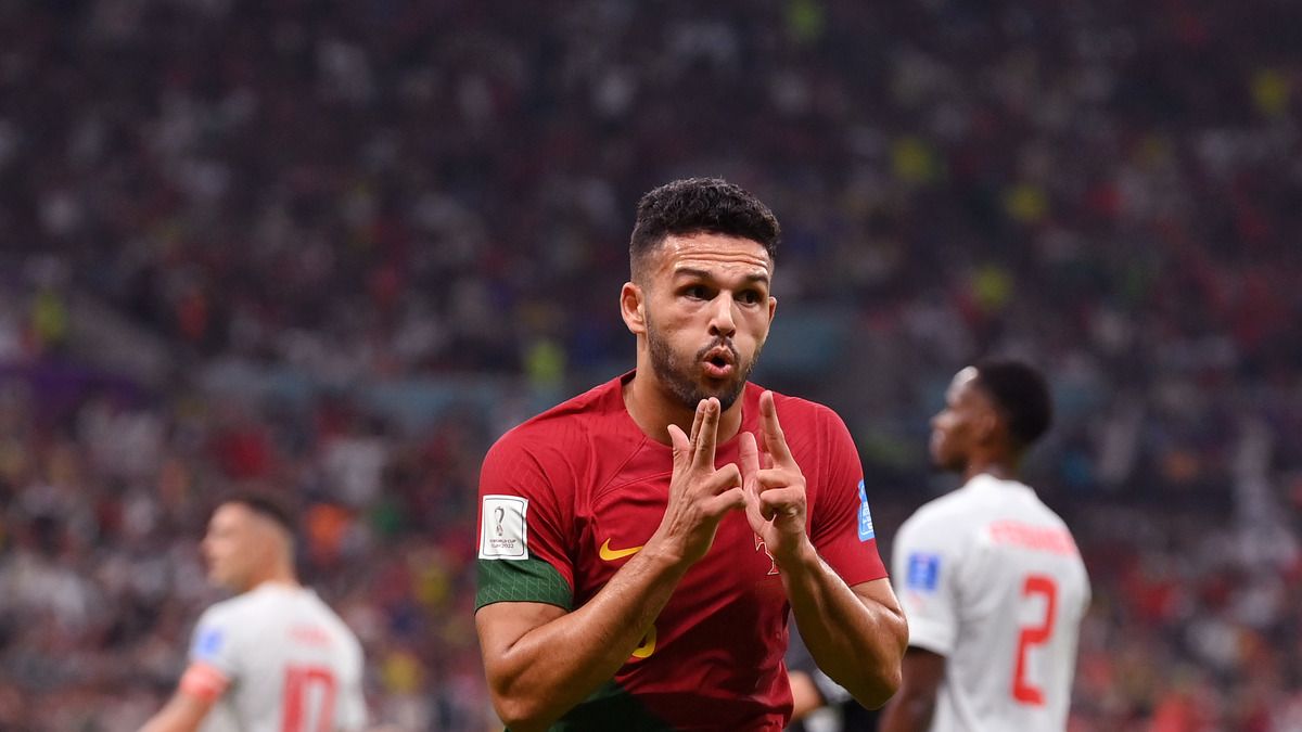 Форвард Гонсалу Рамуш стал героем матча 1/8 финала ЧМ Форвард Гонсалу Рамуш стал героем матча 1/8 финала ЧМ