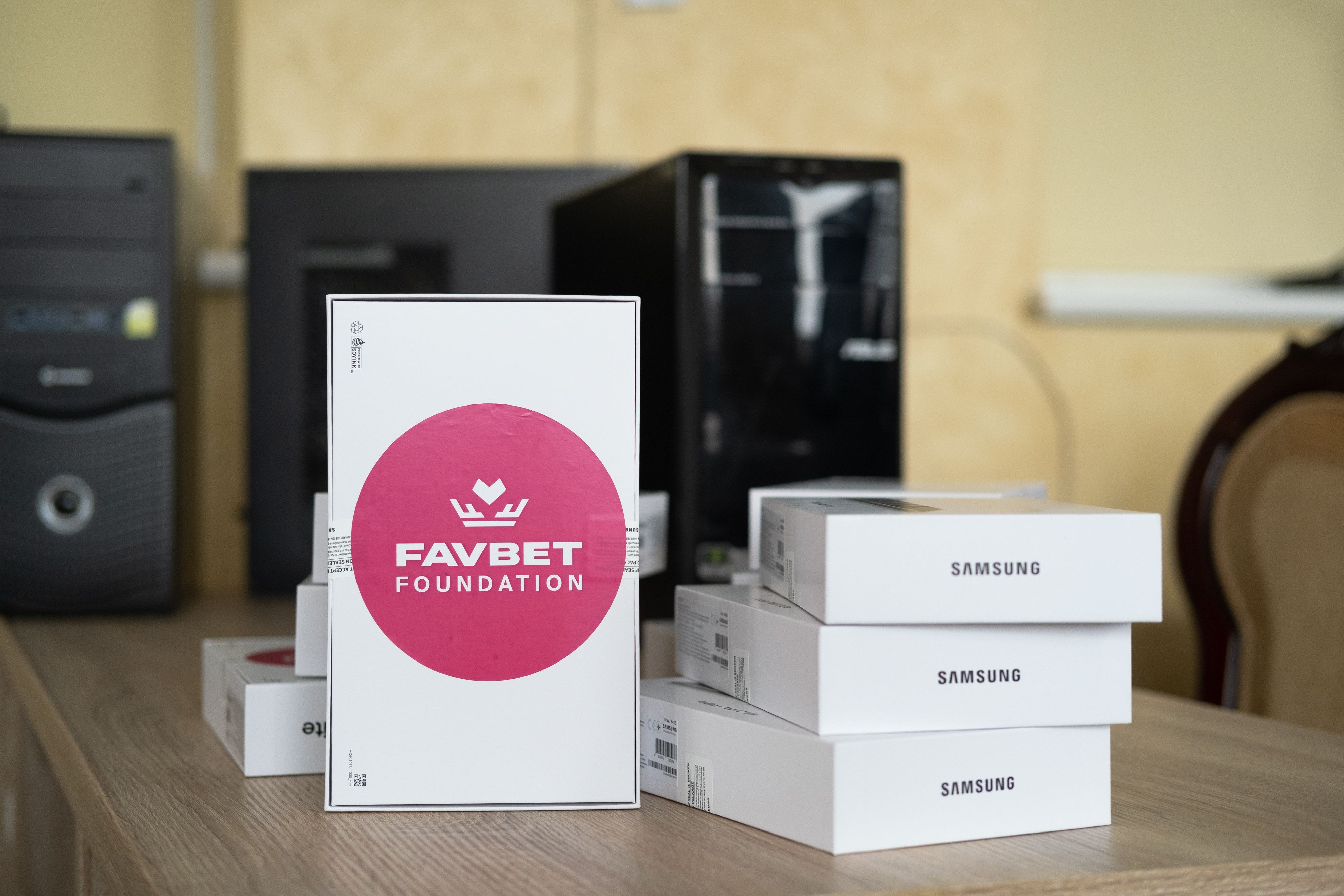Favbet Foundation подарував техніку для навчання дитячому центру "Джерело" Favbet Foundation подарував техніку для навчання дитячому центру "Джерело"