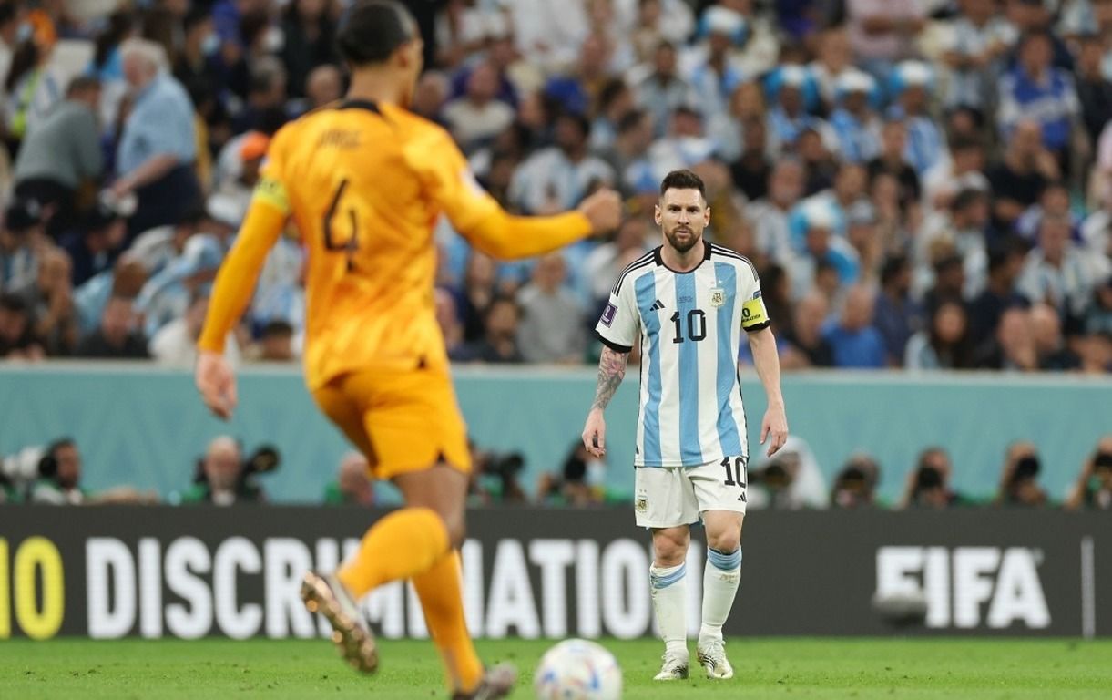 Лионель Месси отдал ассист в матче с Нидерландами Лионель Месси отдал ассист в матче с Нидерландами